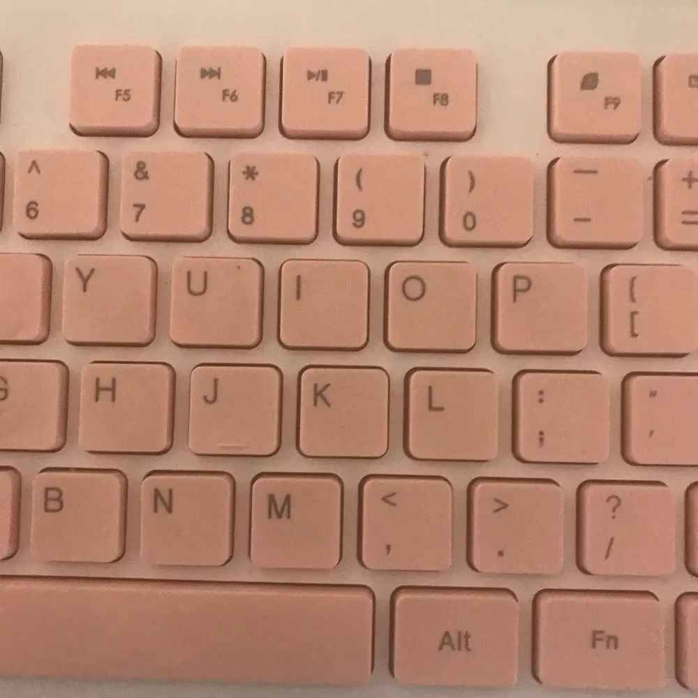 Wireless keyboard pink G9300 needs dongle and batteries